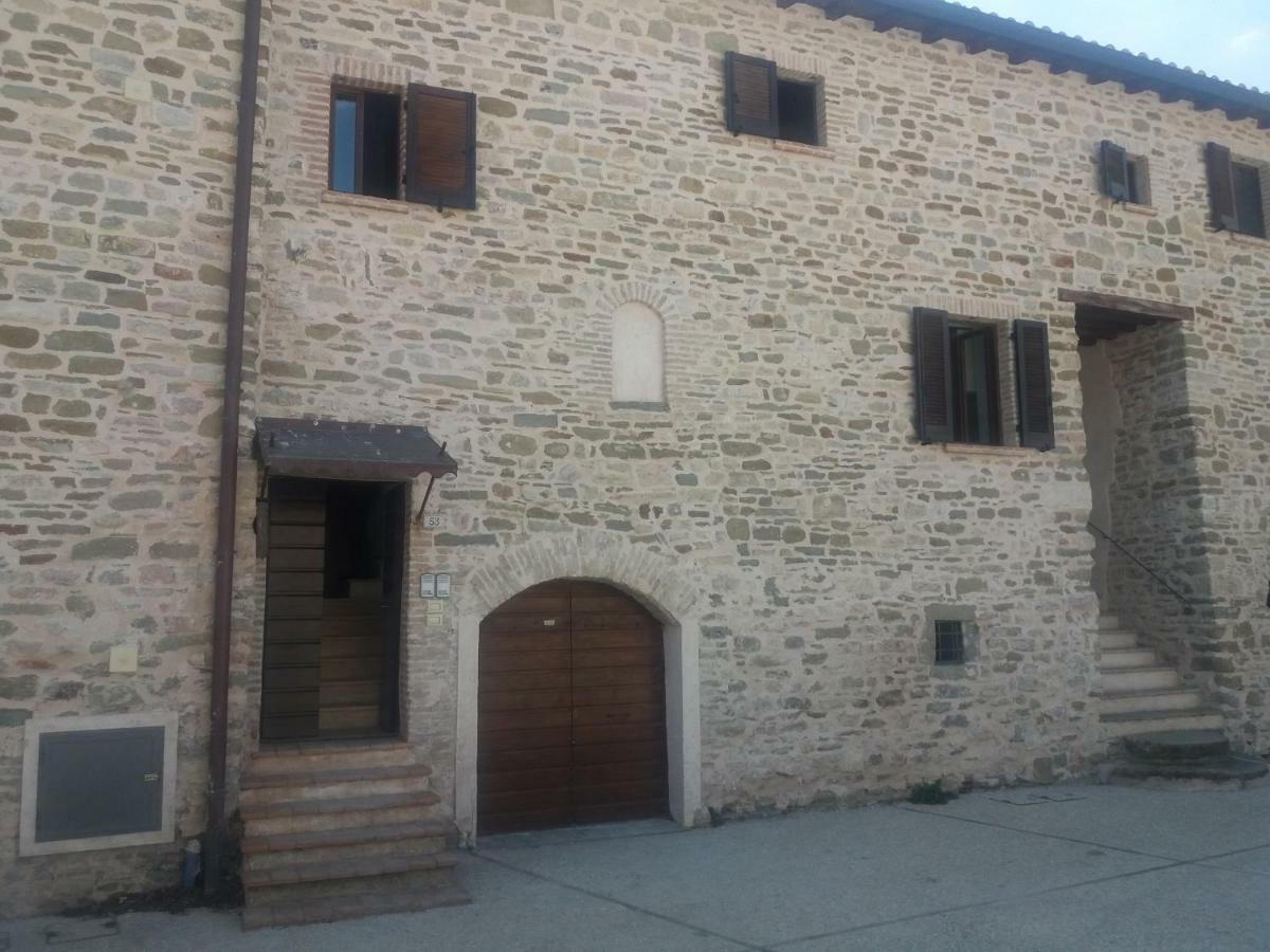 Ospitaci Appartamenti Giove Valtopina Exterior photo